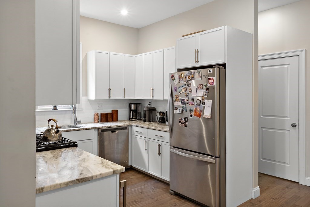 Boston, Massachusetts 02128, United States, 2 Bedrooms Bedrooms, ,2 BathroomsBathrooms,Residential,Pending,128204