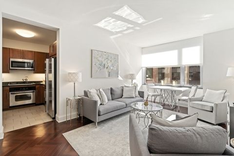 1 Charles St S 601 Boston MA 02116