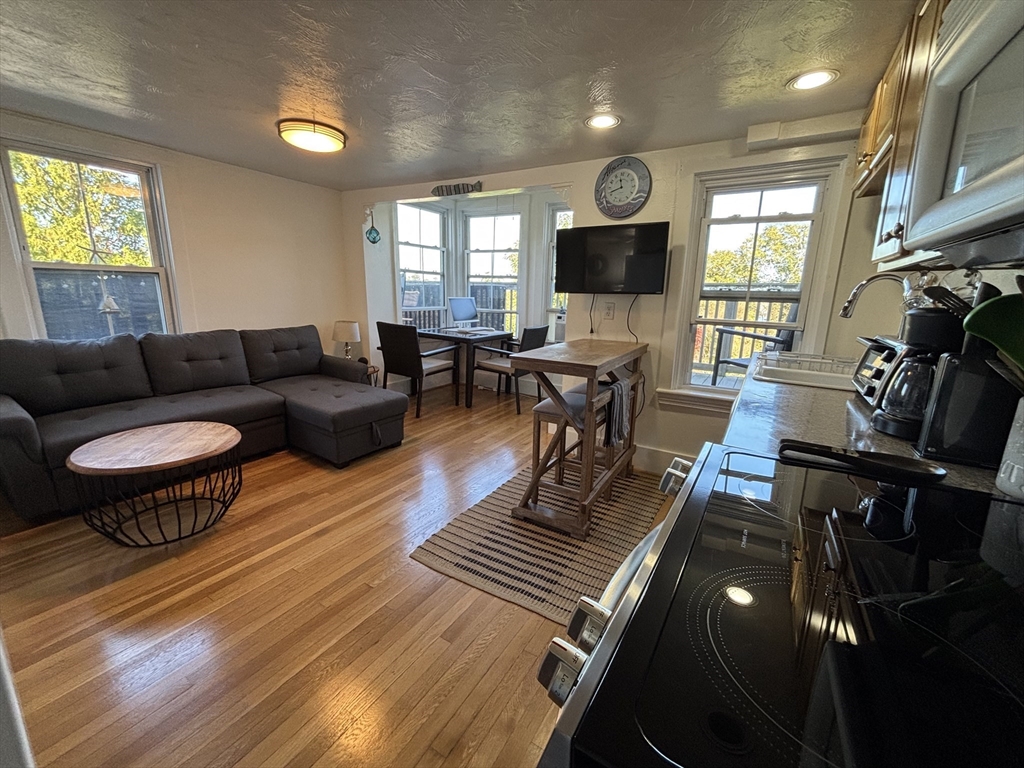 204 Sandwich St 2N