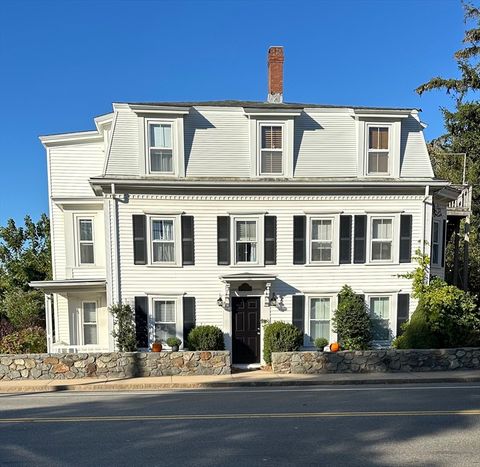 204 Sandwich St 2N Plymouth MA 02360