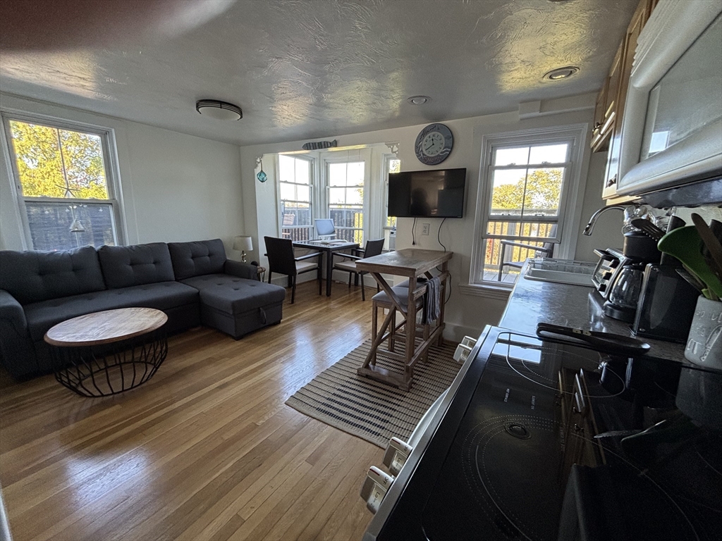 204 Sandwich St 2N