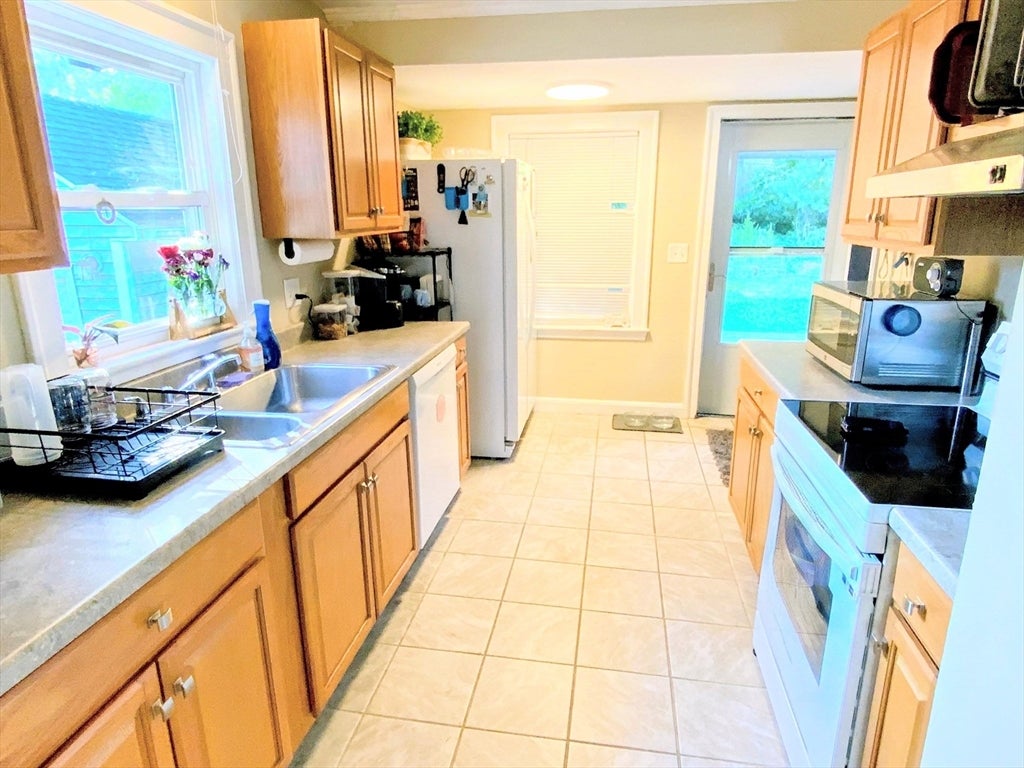 346 Old Connecticut Path, Framingham, MA, 346 Old Connecticut Path, Framingham, MA Photo #8