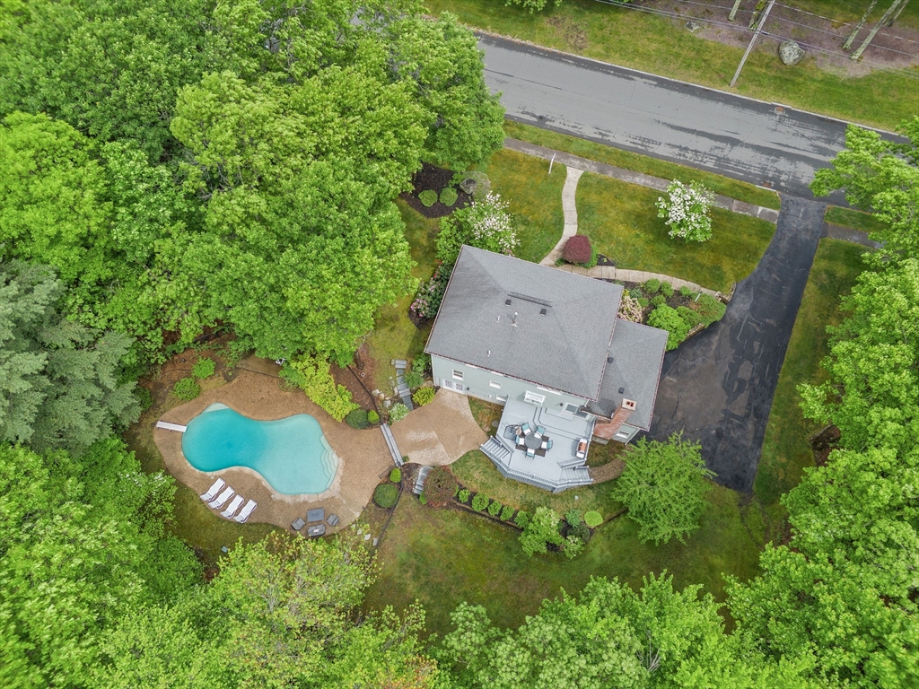 11 Peters Ln