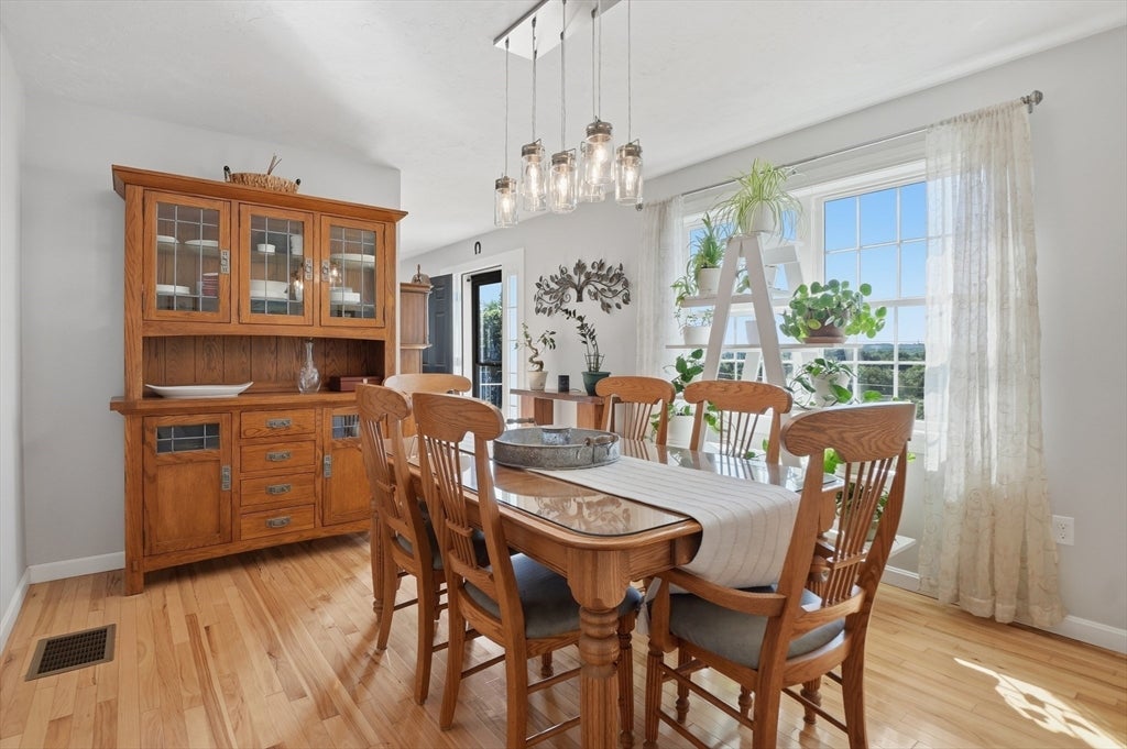 176 Southold Road, Auburn, MA Photo #10