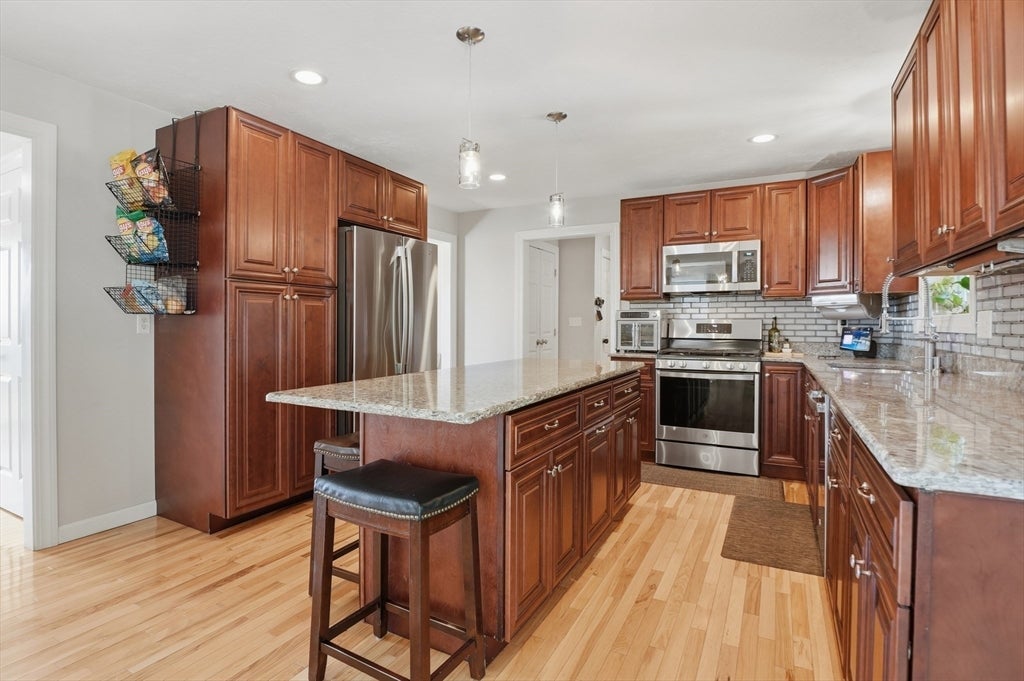 176 Southold Road, Auburn, MA Photo #5