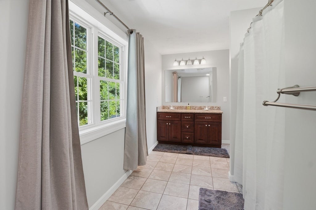 176 Southold Road, Auburn, MA Photo #24