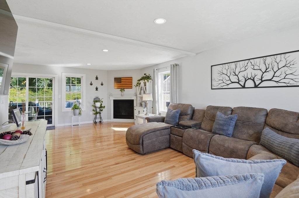 176 Southold Road, Auburn, MA Photo #8
