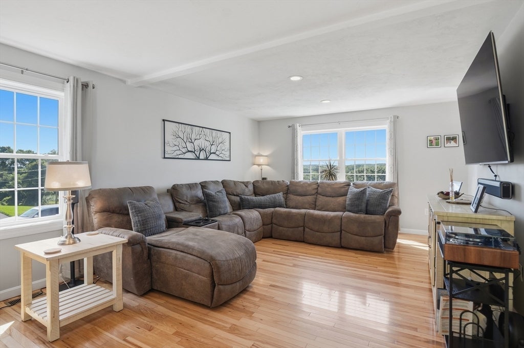 176 Southold Road, Auburn, MA Photo #9