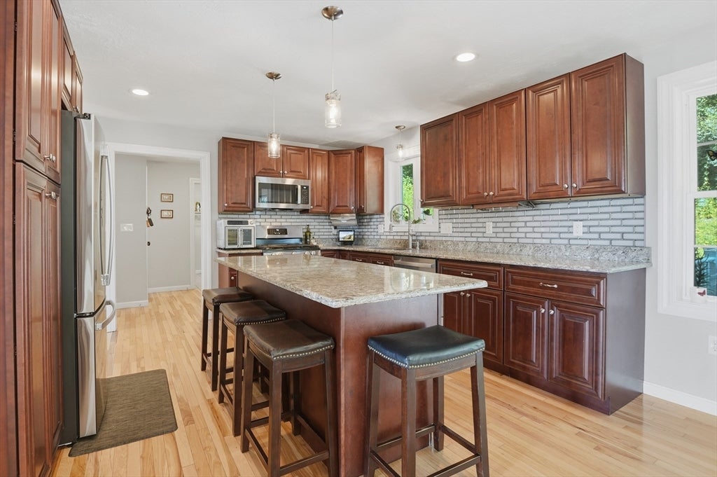 176 Southold Road, Auburn, MA Photo #4