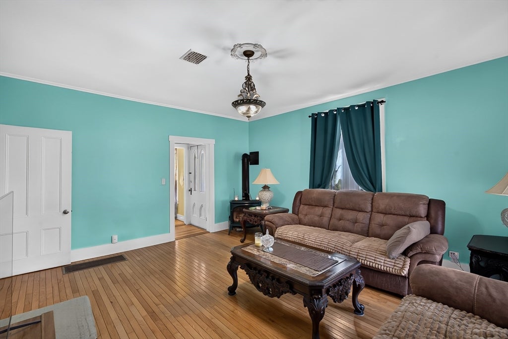 164 Pleasant St