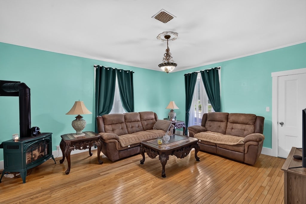 164 Pleasant St