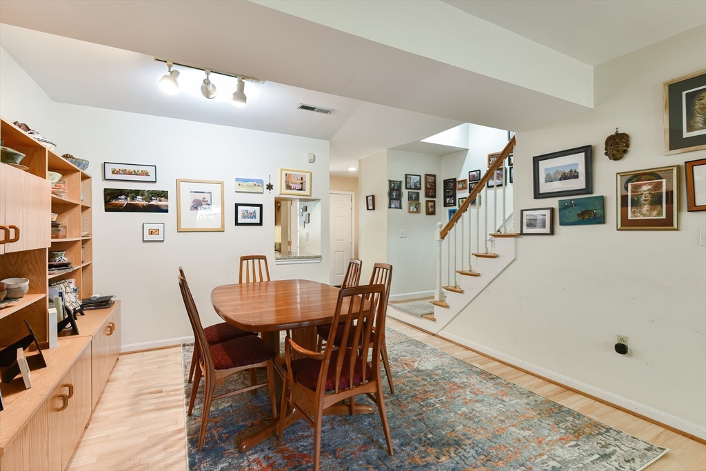196 Chestnut Ave I