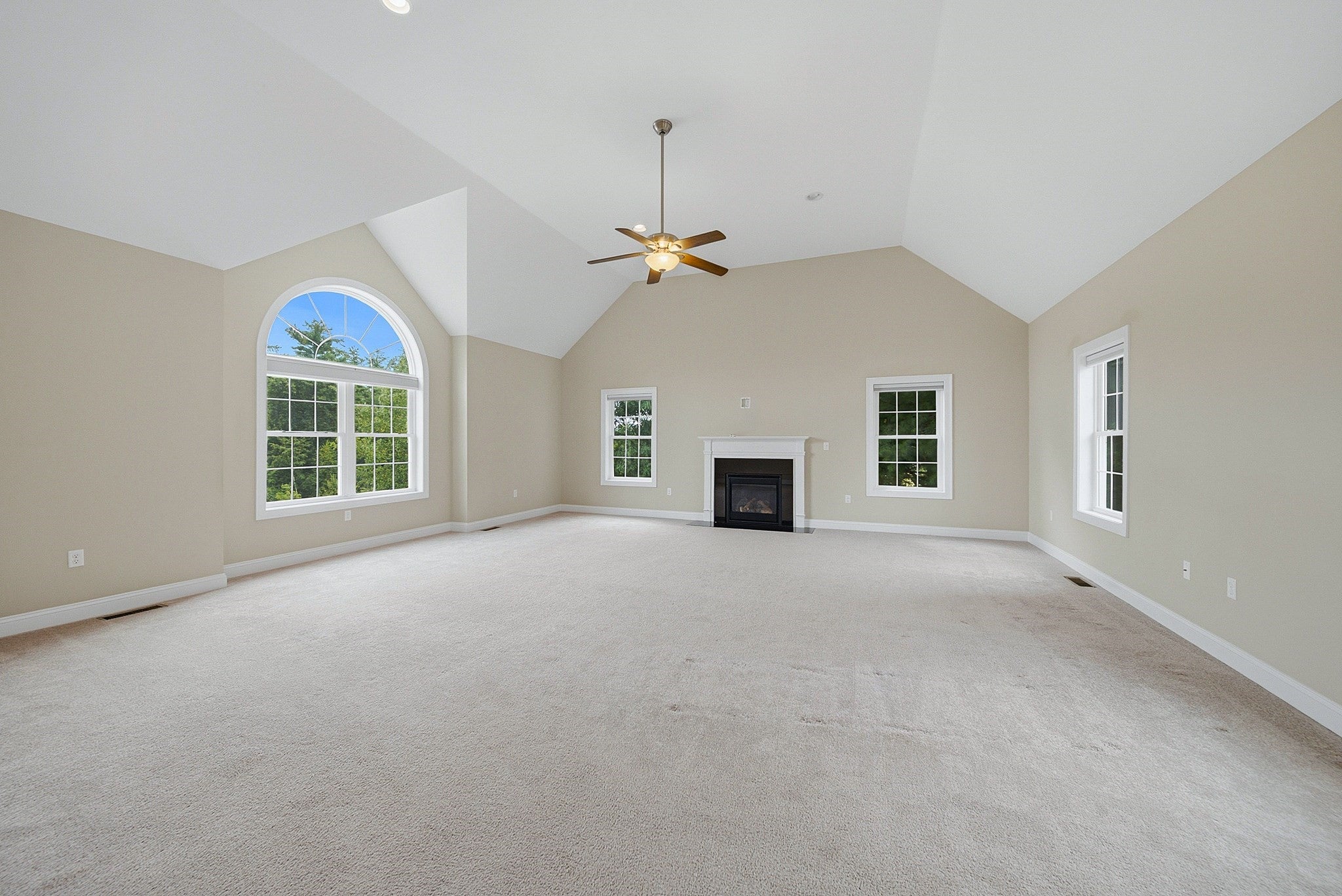 52 Regency Dr