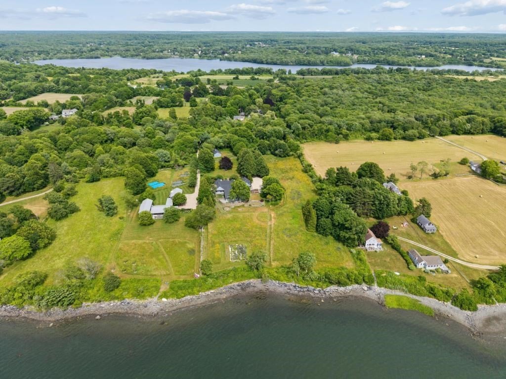 683 Neck Road, Tiverton, RI Photo #1