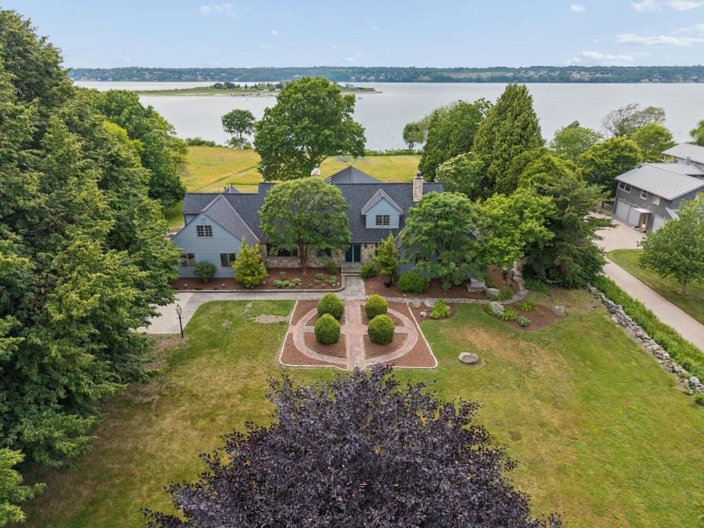 683 Neck Road, Tiverton, RI Photo #2