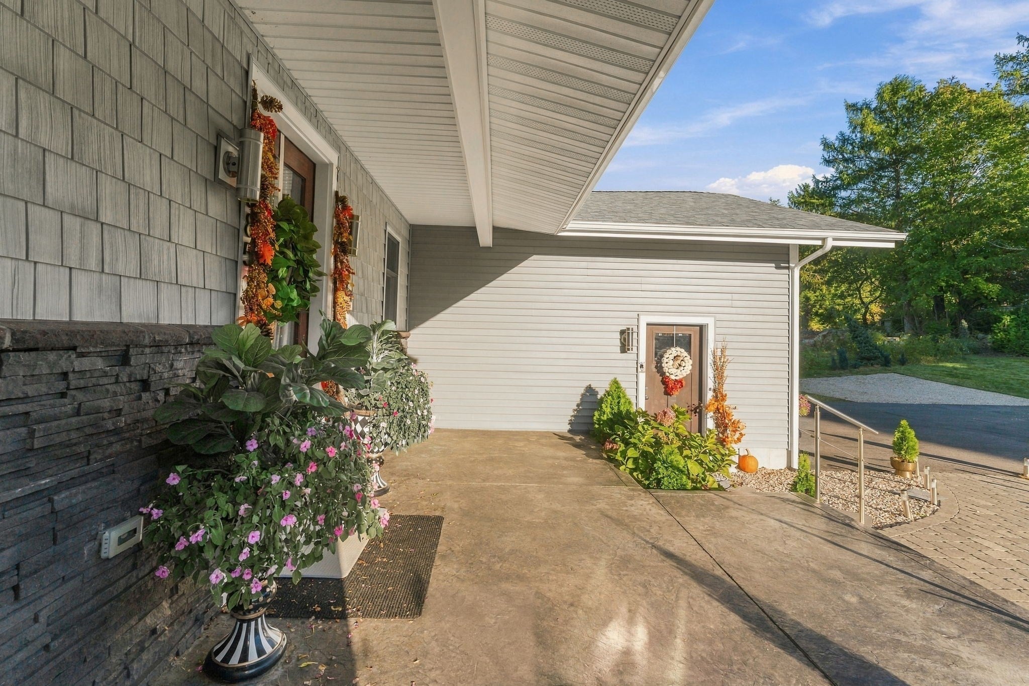 685C Curtis Corner