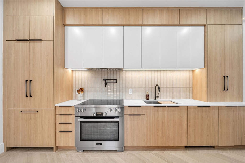 123-125 Waban St 123