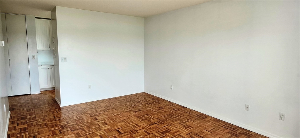 133 Commander Shea Blvd 406