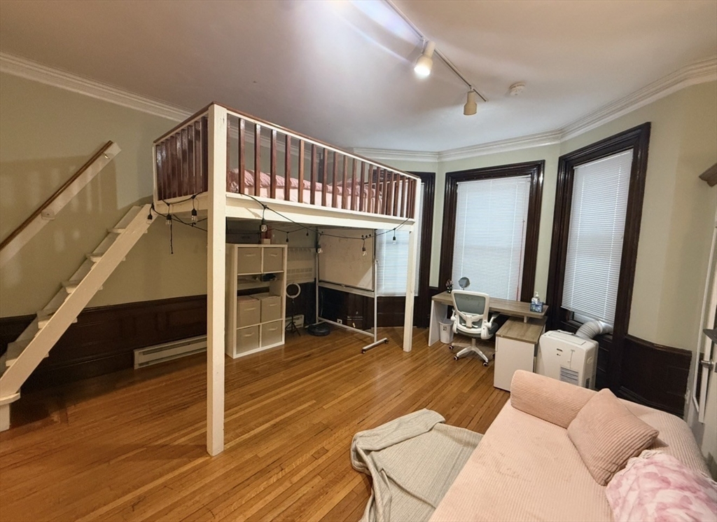 379 Beacon 1R