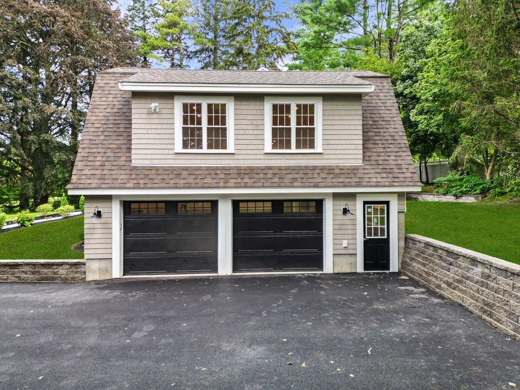 332 S Main St