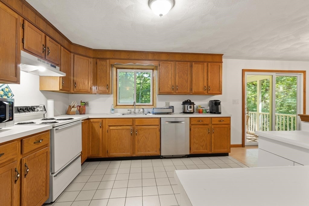 58 Roosevelt Rd, Wilmington, MA, 58 Roosevelt Rd, Wilmington, MA Photo #5