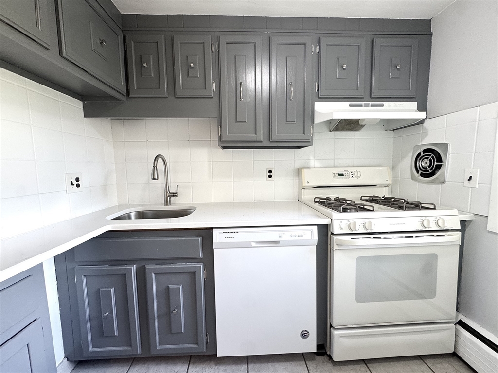 315 Neponset St 66