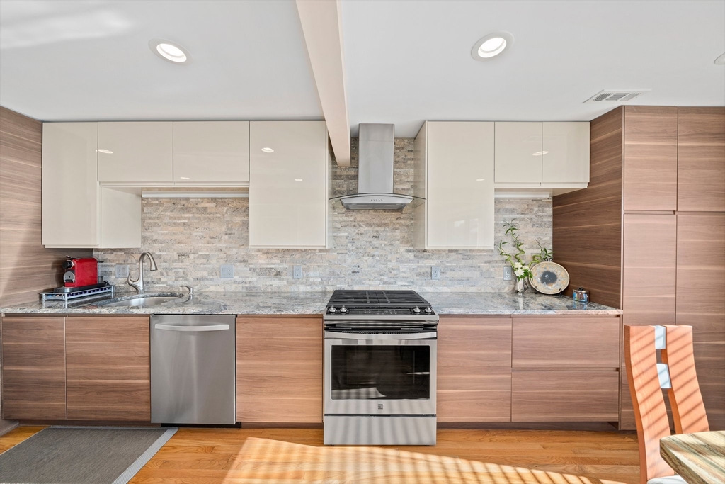 16 Rosewood Drive 18-04