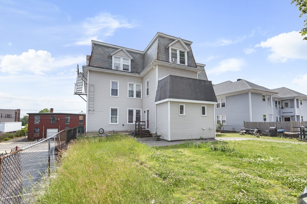 584 N Main St