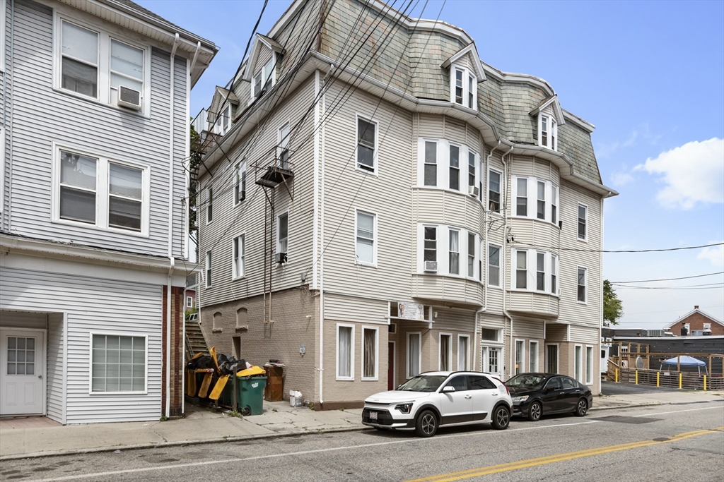 584 N Main St