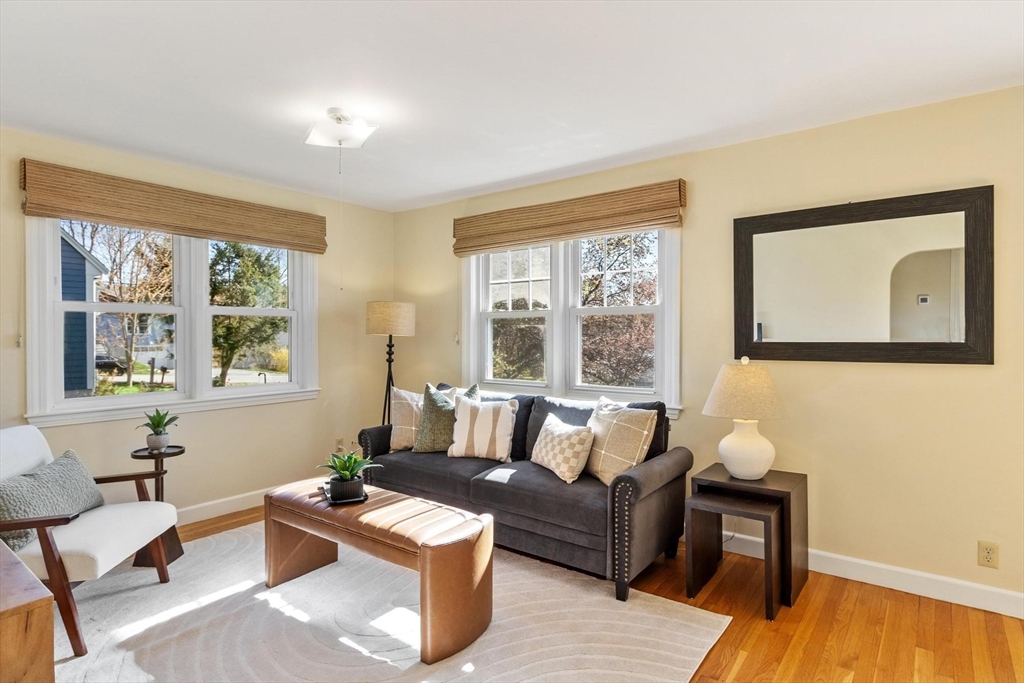 16 Lakeview Dr