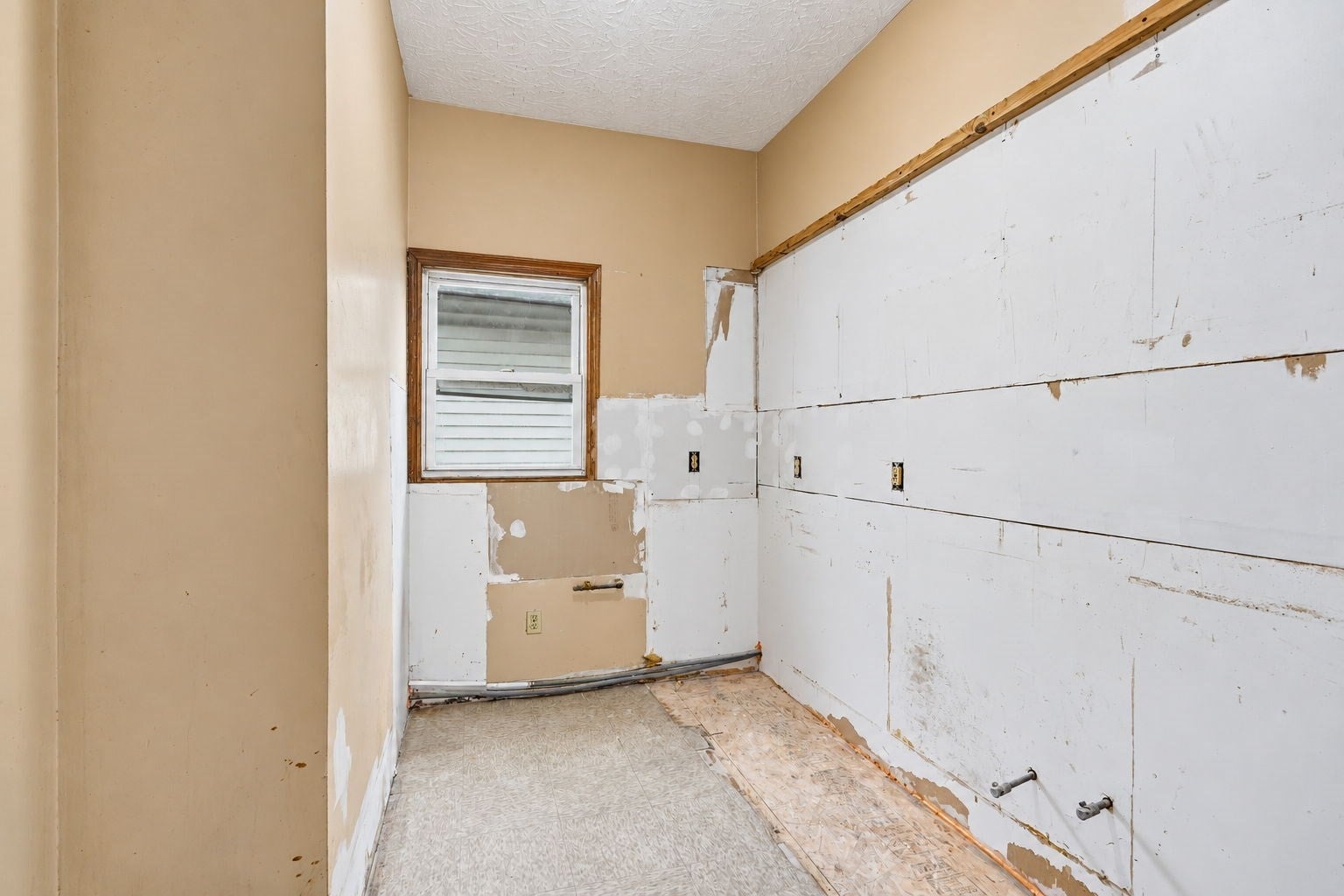 46 Manchester ST, Lawrence, MA Photo #30