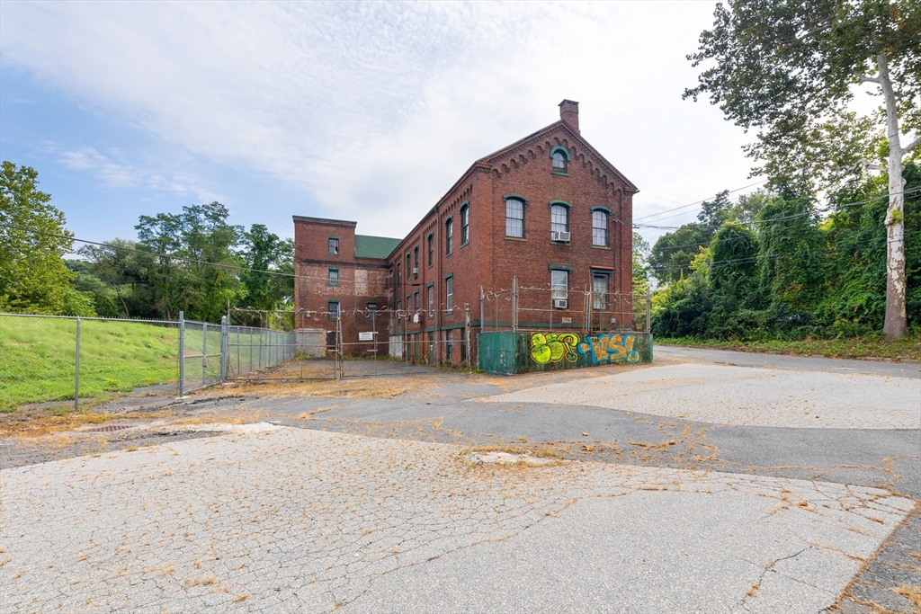 35 Lower Grape St