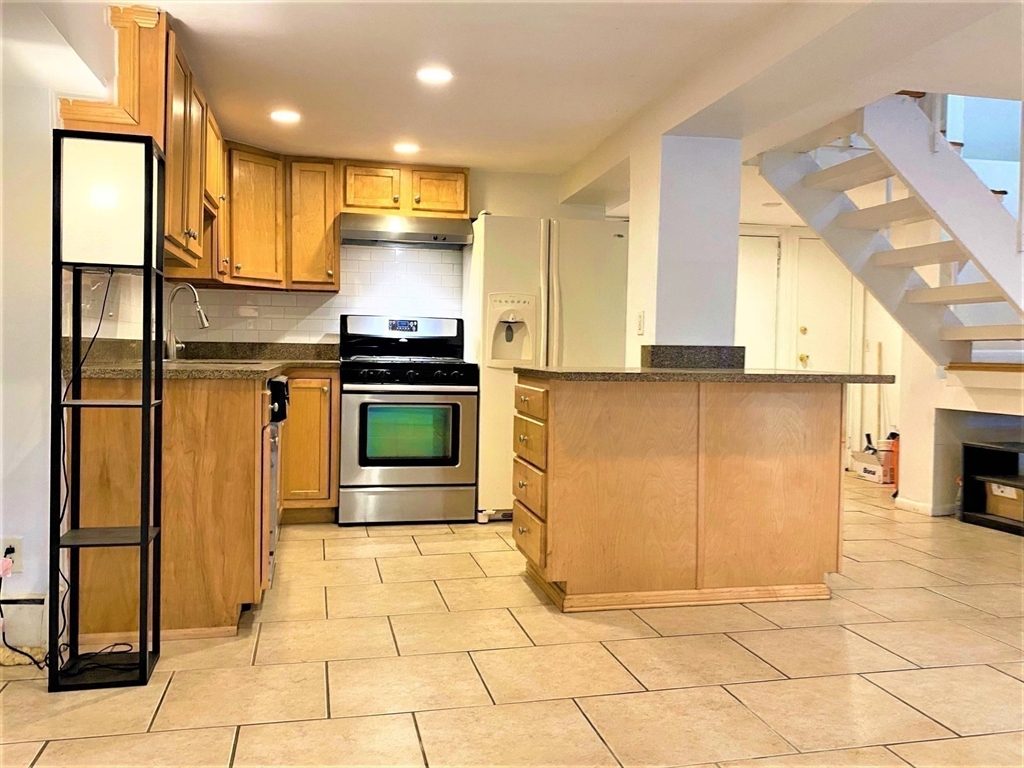 12 Follen St TOWNHSE