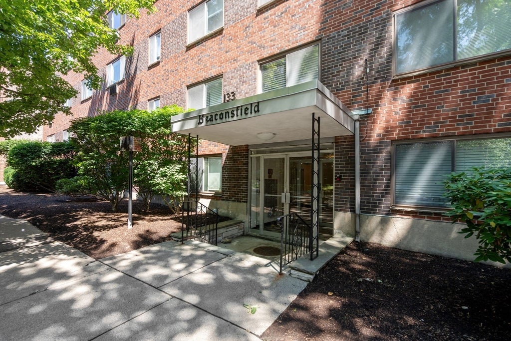 133 Beaconsfield Rd #44, Brookline, MA, 133 Beaconsfield Rd #44, Brookline, MA Photo #25