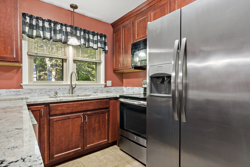 1352 Main St