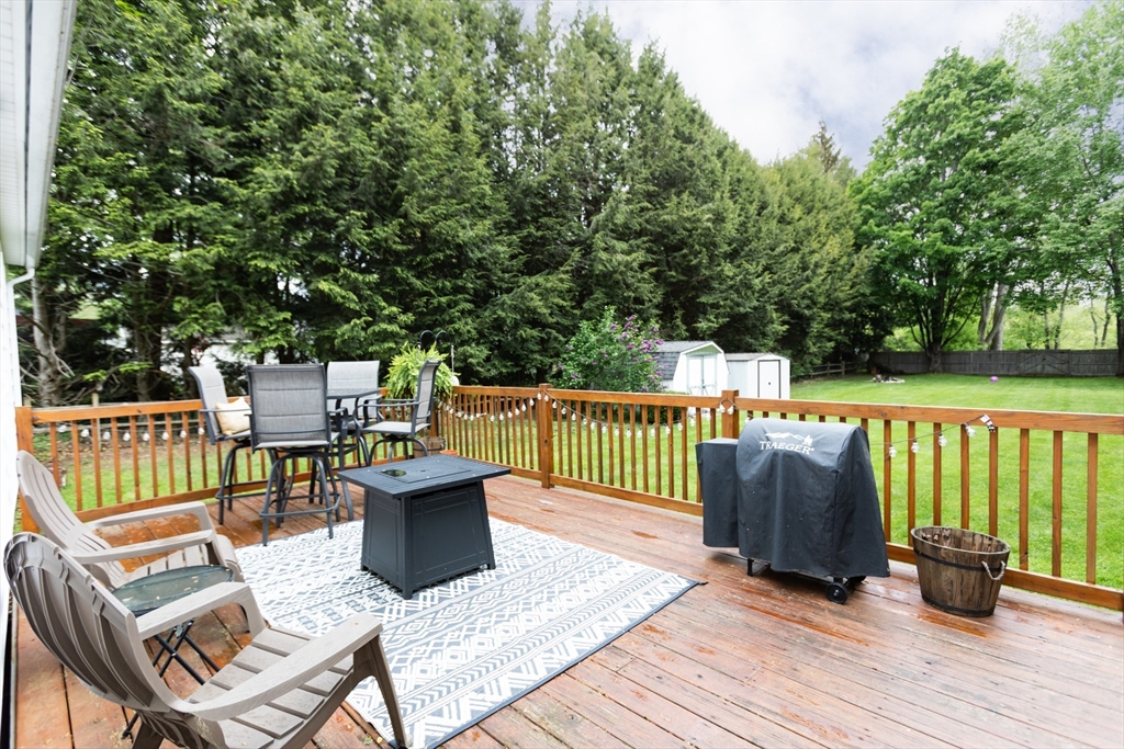 17 Leslie Dr