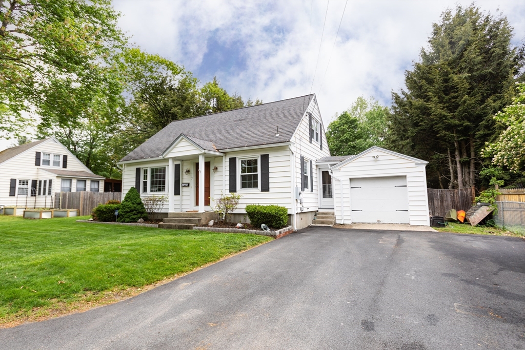17 Leslie Dr