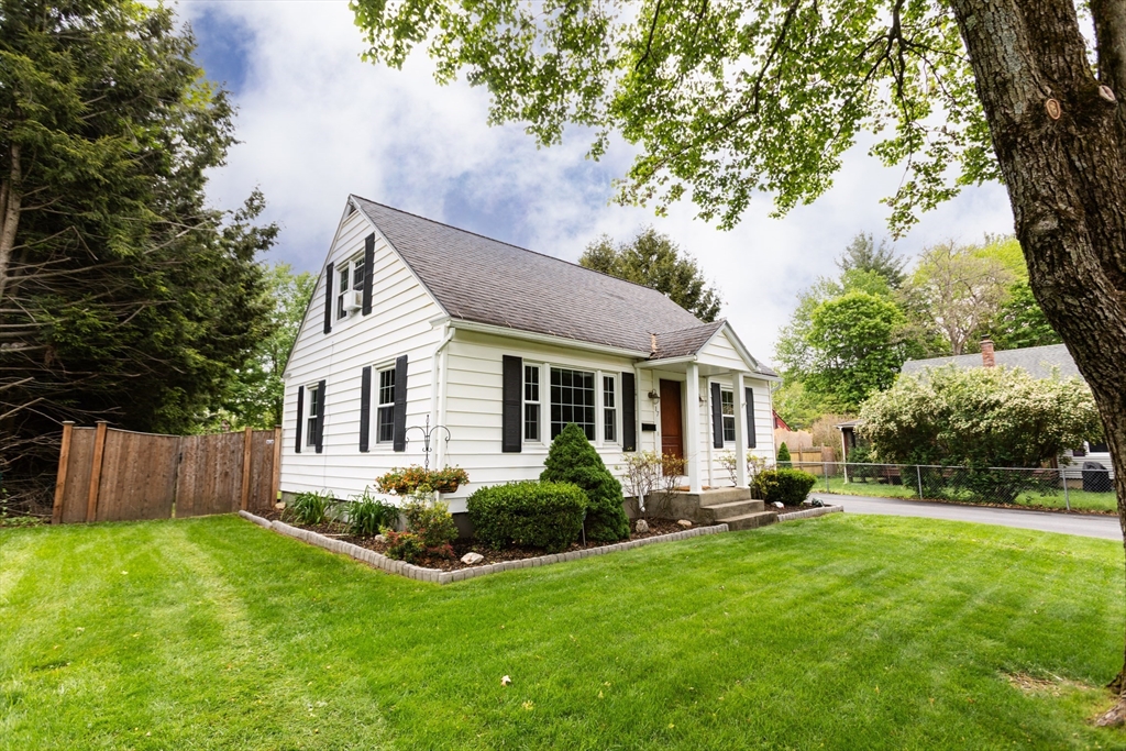 17 Leslie Dr