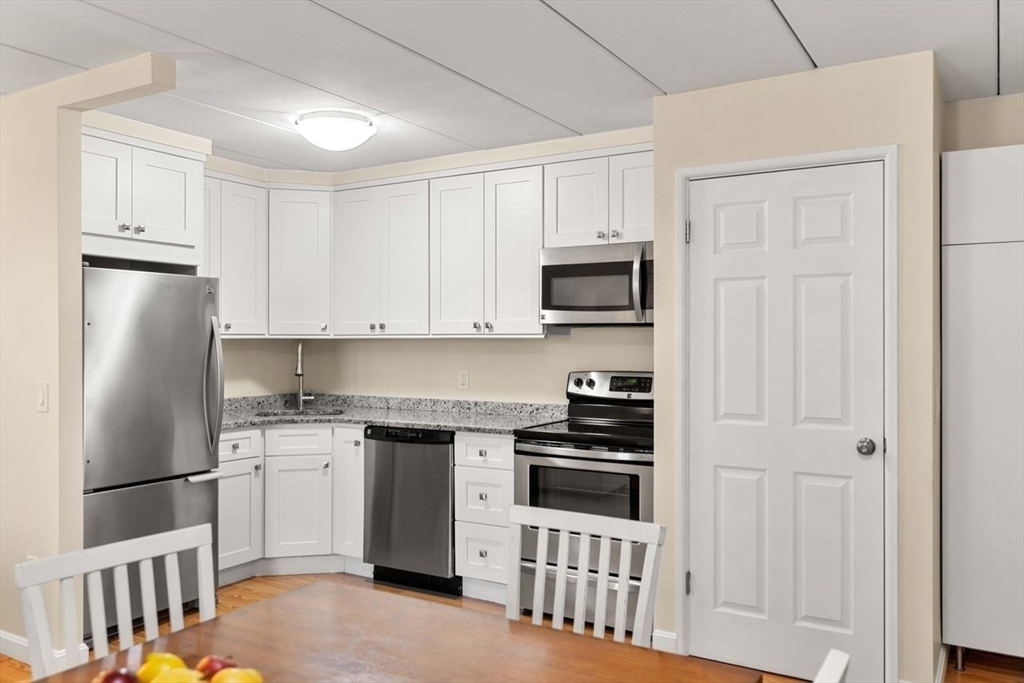 302 Commercial St 21