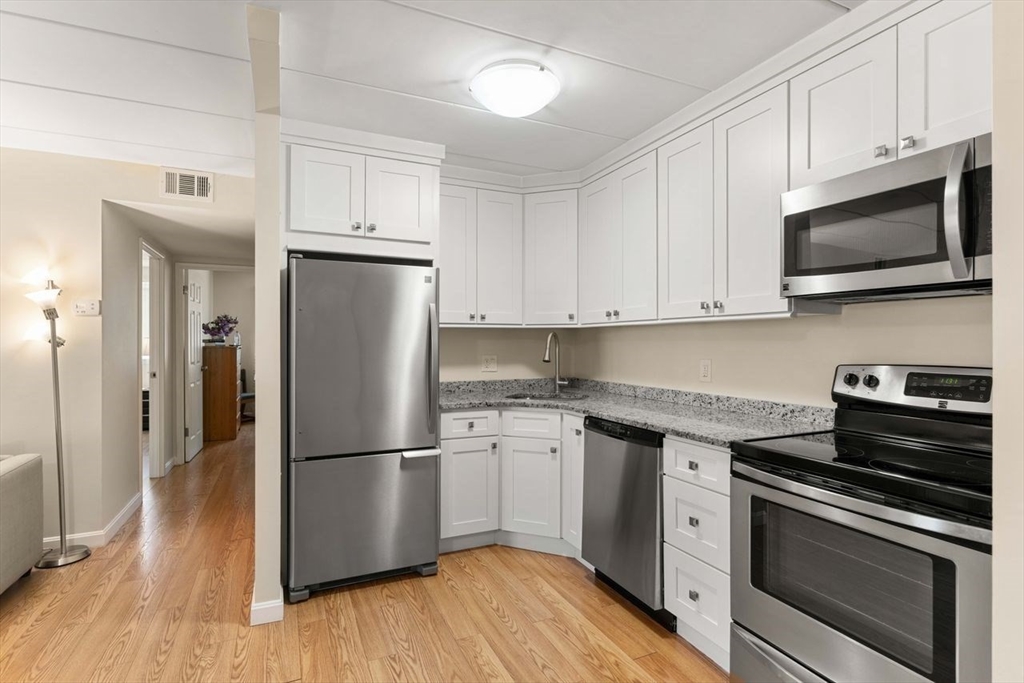 302 Commercial St 21