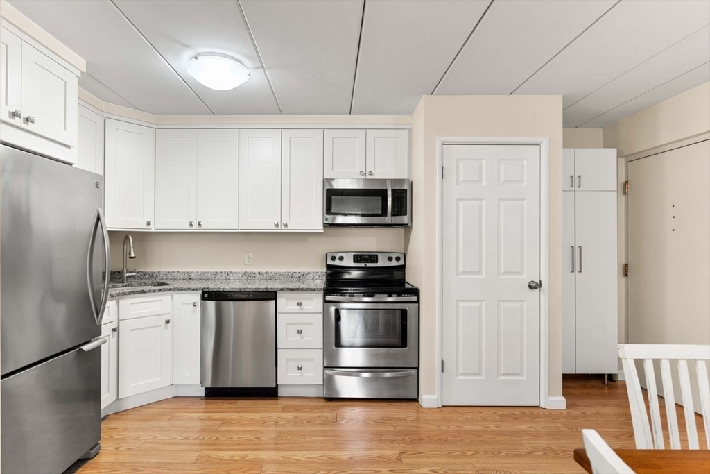 302 Commercial St 21