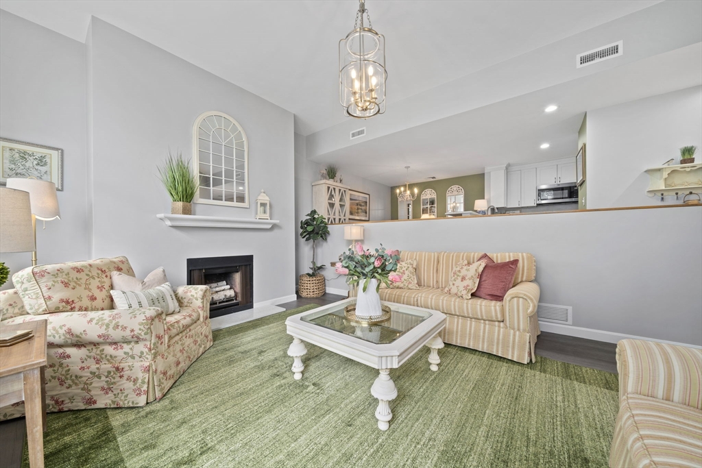 100 Parks St 18