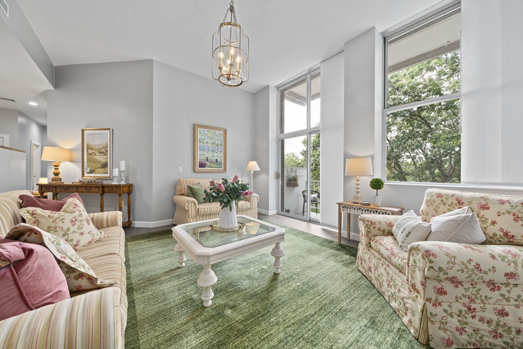 100 Parks St 18