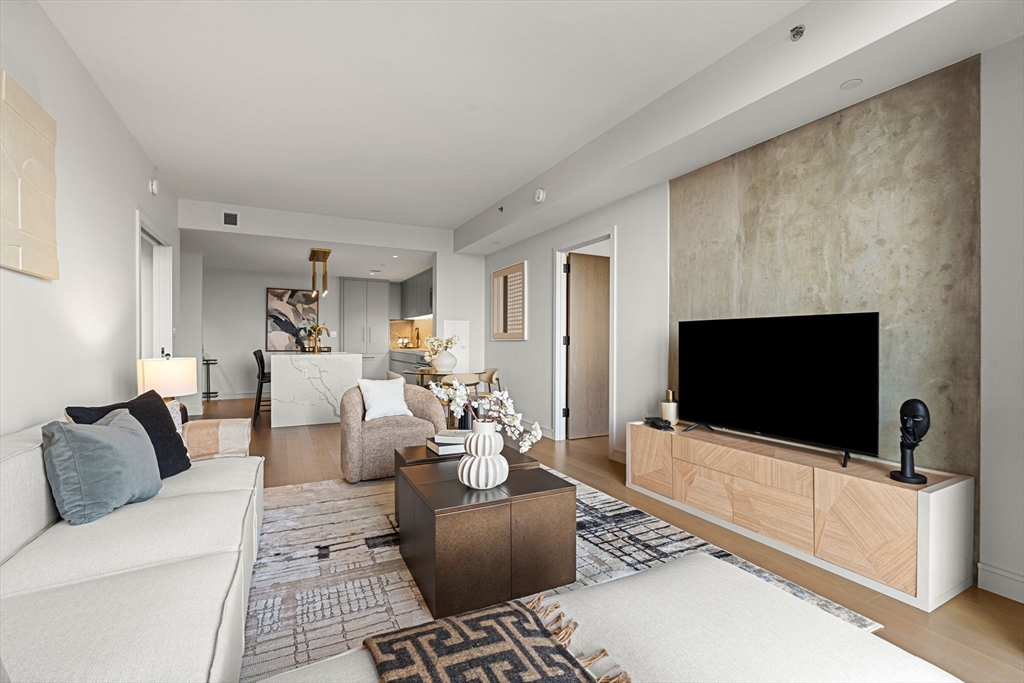 55 Lagrange St PH21C