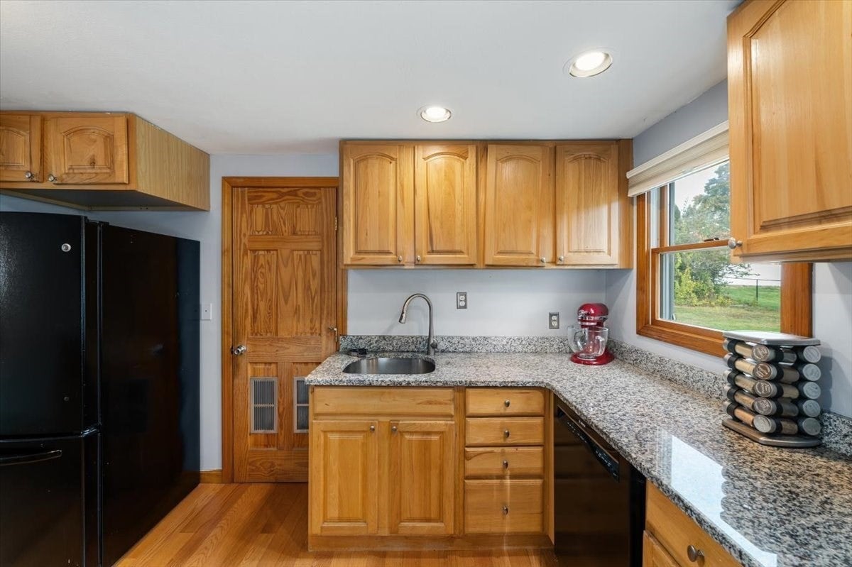 20 Jeffrey Rd, Billerica, MA, 20 Jeffrey Rd, Billerica, MA Photo #4