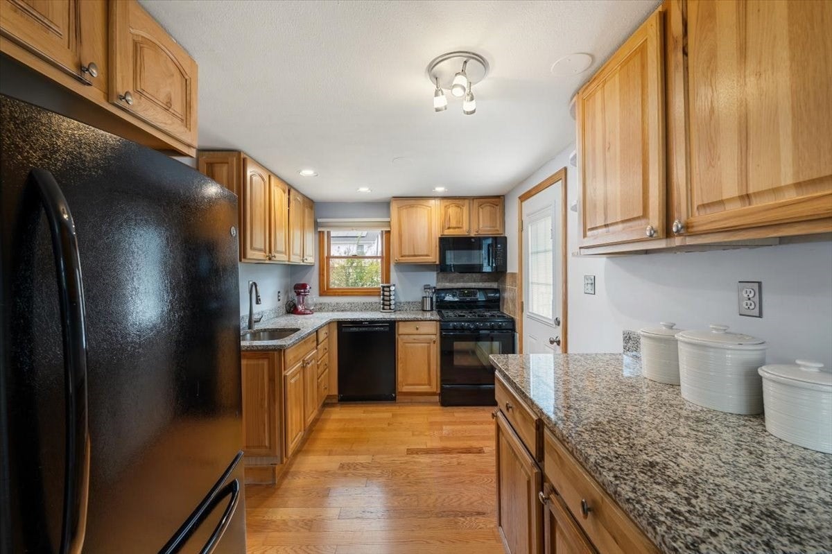 20 Jeffrey Rd, Billerica, MA, 20 Jeffrey Rd, Billerica, MA Photo #3