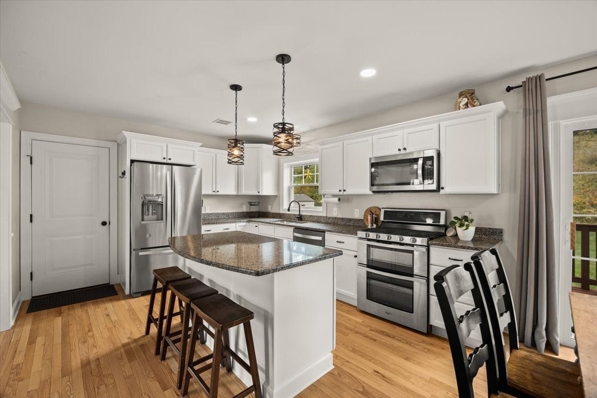 18 White Rock Lane, Swansea, MA, 18 White Rock Lane, Swansea, MA Photo #8