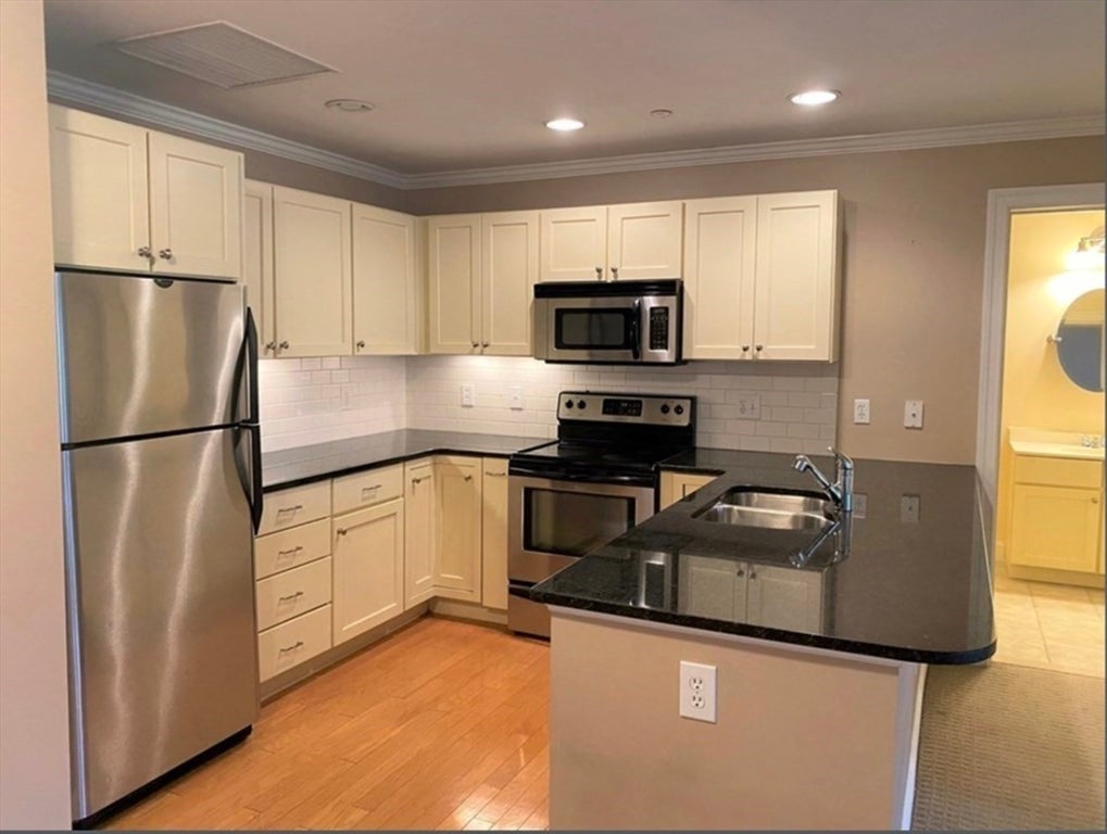 8 Crowninshield St 212