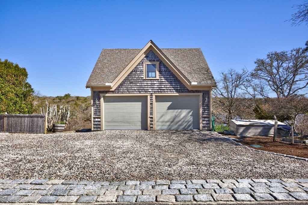 7 Squanto Dr