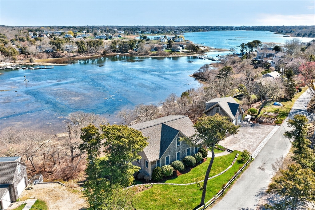 7 Squanto Dr